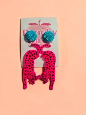 Stretching Neon Pink Heart-Spot Leopard Drops